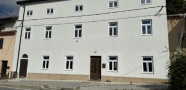 stavba Col, za lokal in za štiri manjša 2-sobna stanovanja