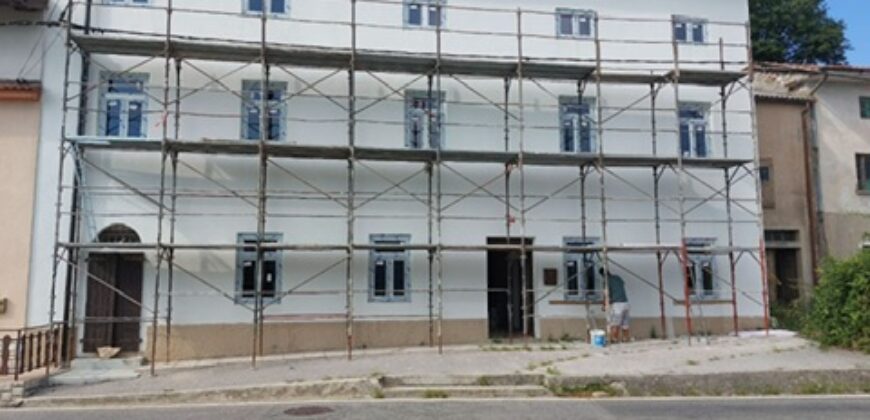 stavba Col, za lokal in za štiri manjša 2-sobna stanovanja
